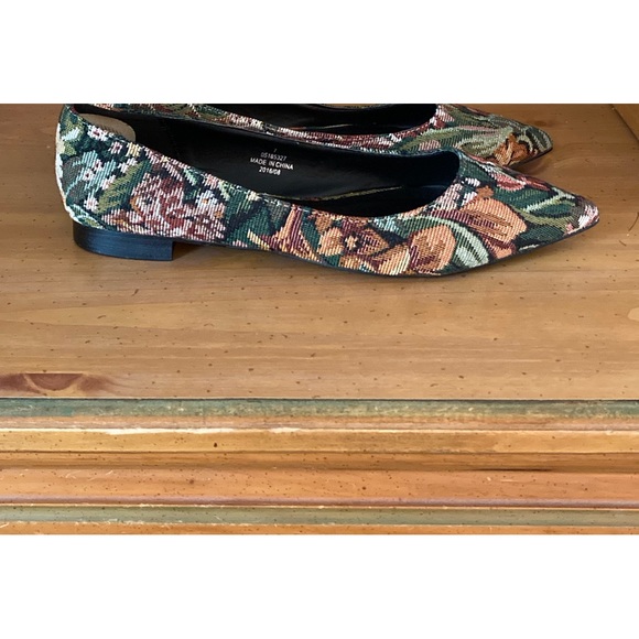 ASOS women’s Tapestry flat shoe, marked size 7, fits like size 9. Worn one time. - Picture 4 of 8